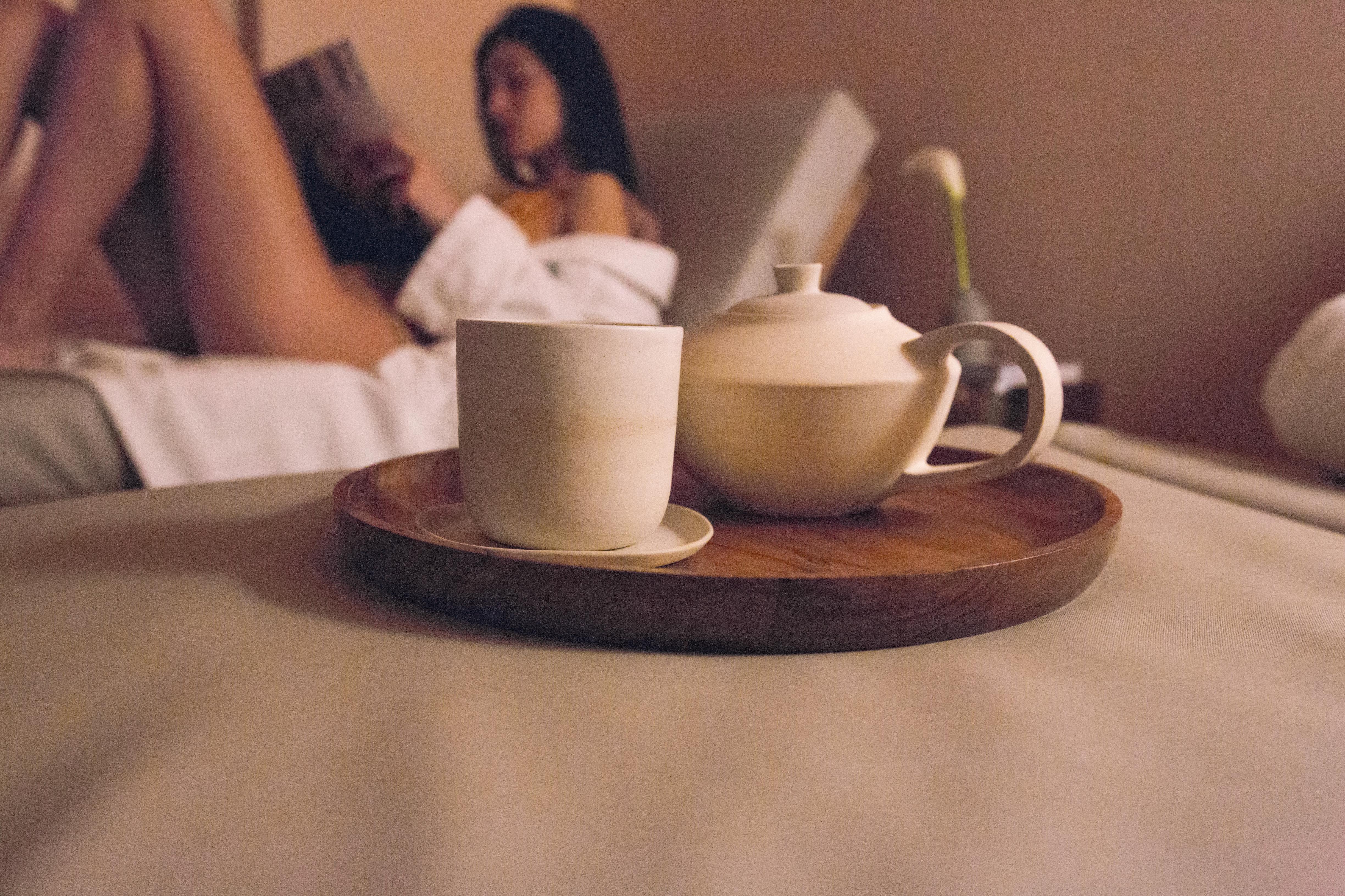 The Vintage Hotel & Spa Lisbon Lisboa Exterior foto A woman relaxing with a cup of tea