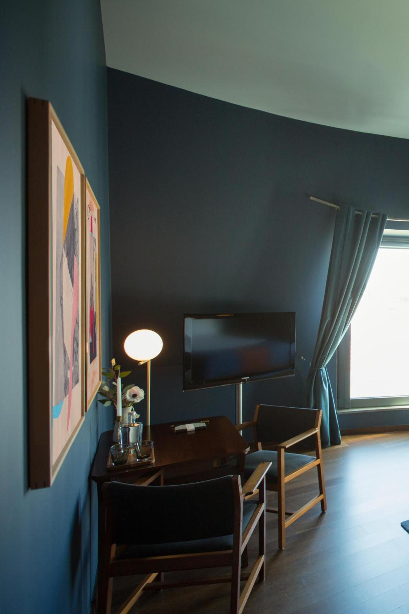 The Vintage Hotel & Spa Lisbon Lisboa Exterior foto A room with a flat screen television